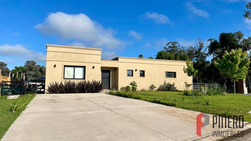 Casa en alquiler 24 meses - Barrio Privado